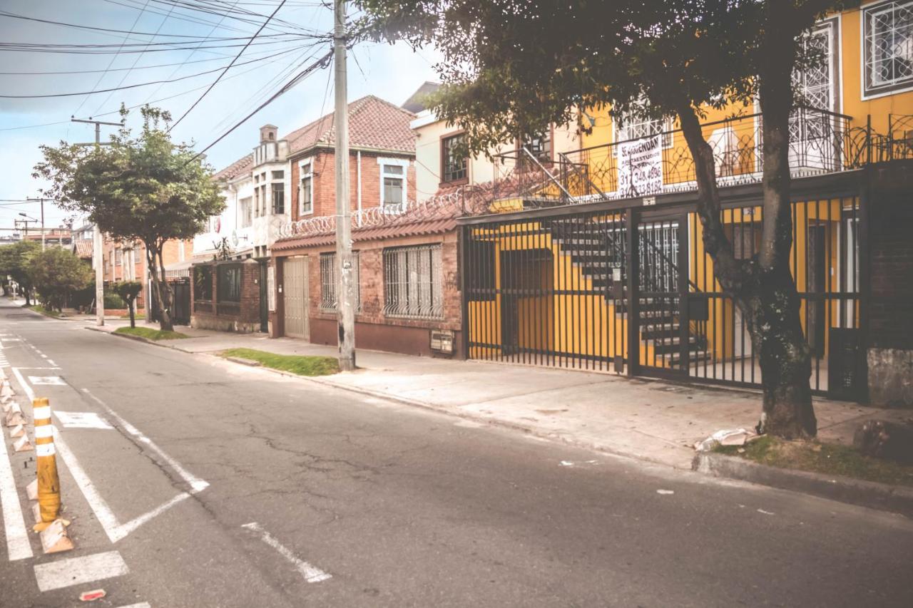 Hermosos apartaestudios 03 y 05 con WIFI Bogotá Exterior foto